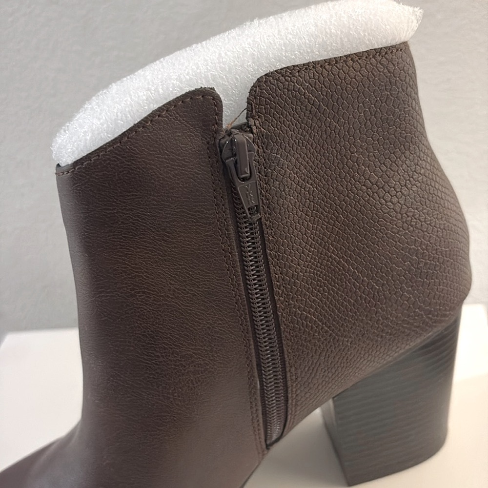 NIB [Sun + Stone] Graceyy Dark Brown Smooth Faux Leather Block Heel Booties - Picture 11 of 16
